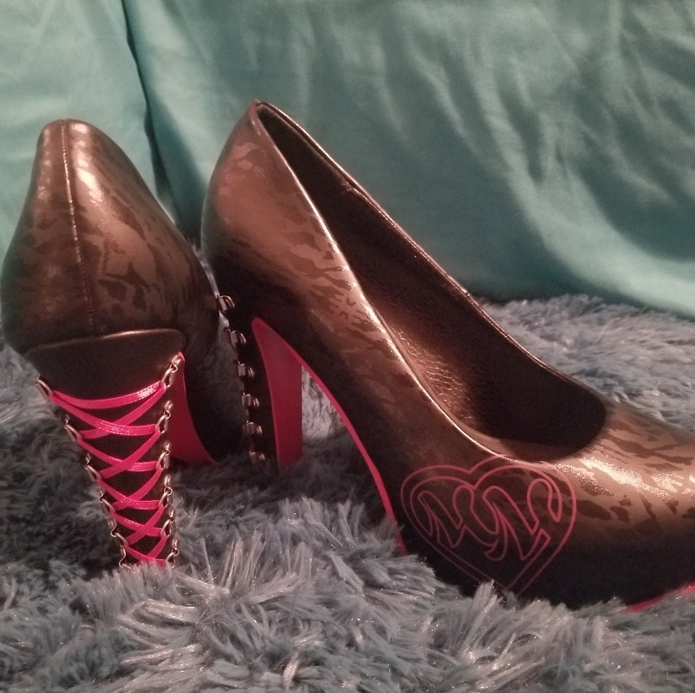 Metal Mulisha heels